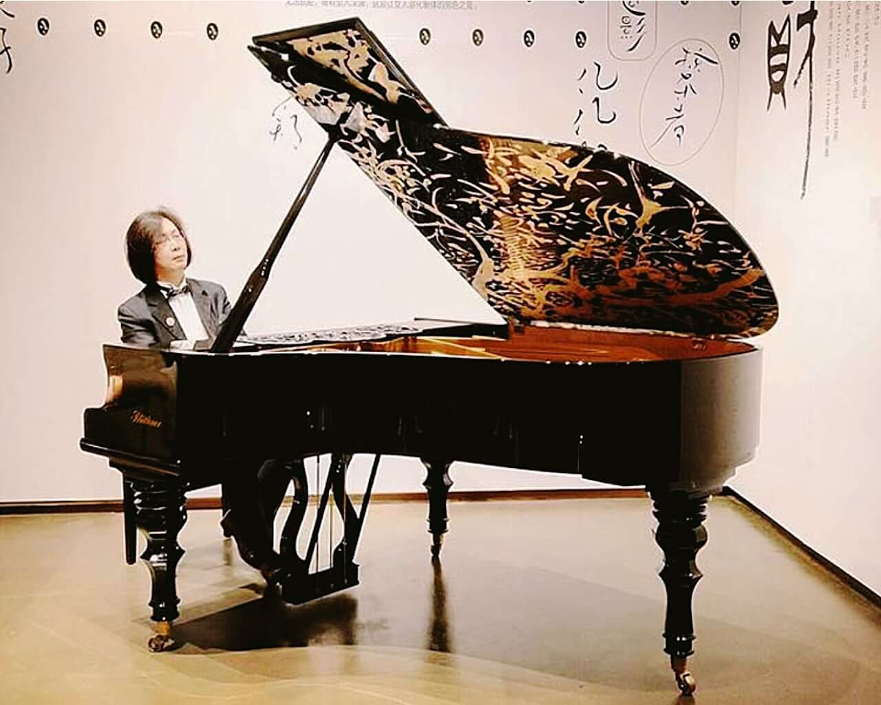 Hình nền Nền Hình ảnh Là Một Cây đàn Piano Kỹ Thuật Số Ngồi Dưới ánh Sáng  Màu Tím Và Xanh Lam Nền Kết Xuất 3d Bàn Phím điện Với Hình Dạng