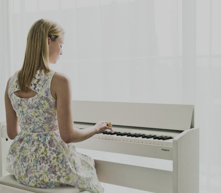 Mua đàn piano điện hãng nào? 24 cat marquee upright pianos