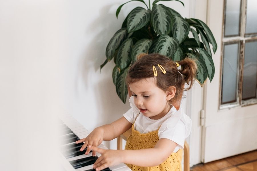 Những điều cần biết khi cho trẻ học đàn piano Những điều cần biết khi cho trẻ học đàn piano