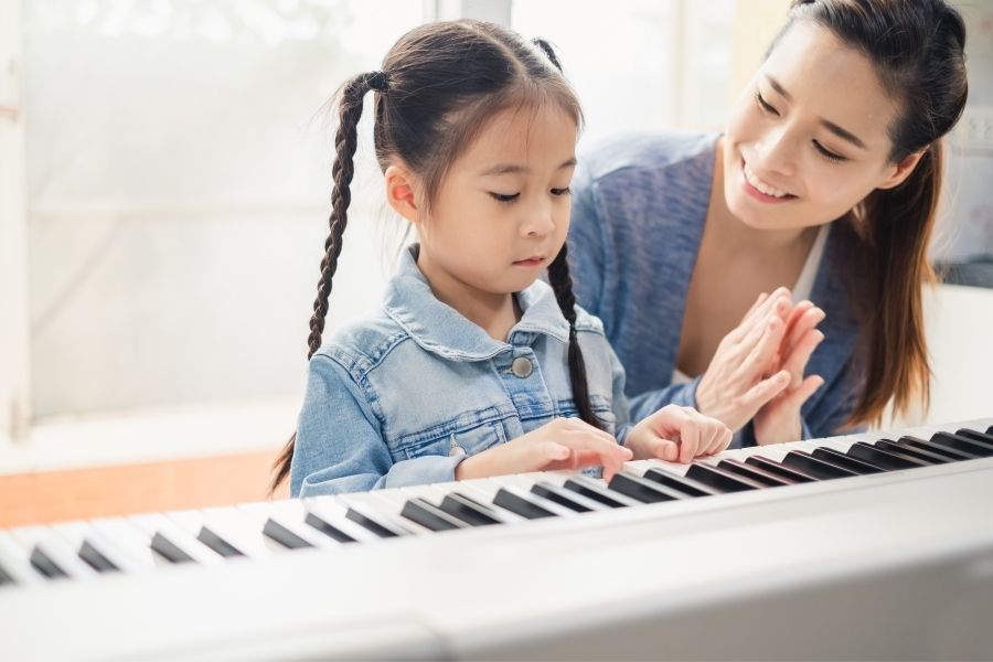 Những điều cần biết khi cho trẻ học đàn piano Những điều cần biết khi cho trẻ học đàn piano