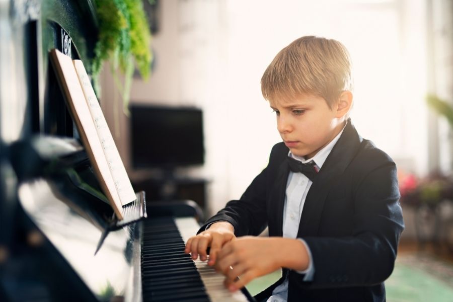 Những điều cần biết khi cho trẻ học đàn piano Những điều cần biết khi cho trẻ học đàn piano