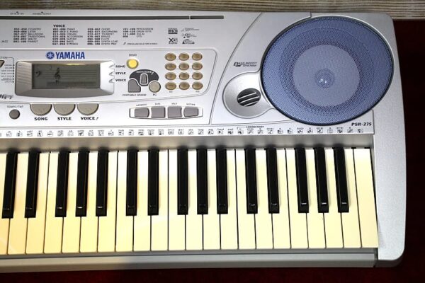 Đàn organ Yamaha PSR-275