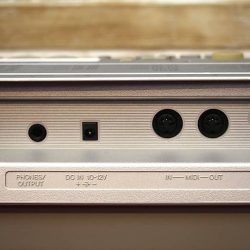 Dan organ Yamaha PSR 275 5