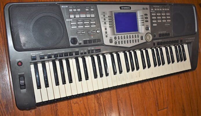 Đàn organ Yamaha PSR-1000