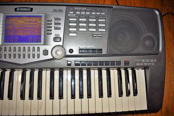 Đàn organ Yamaha PSR-1000