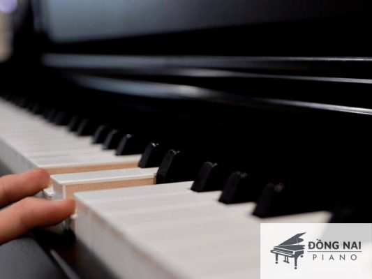 Piano Roland HP605