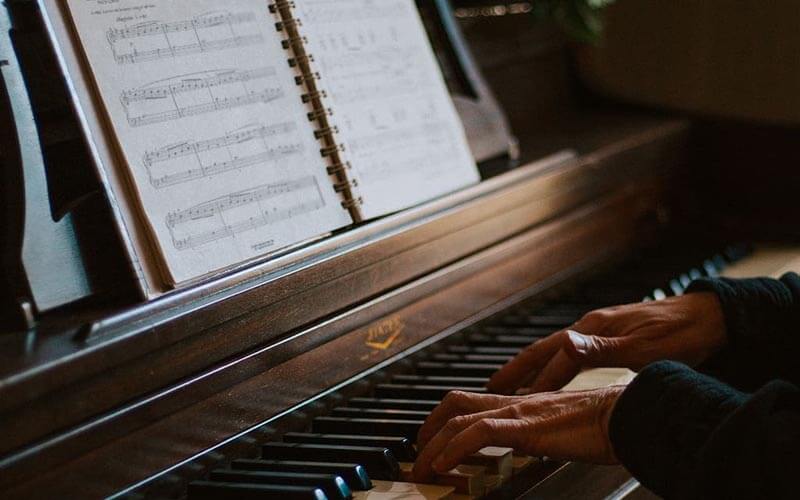 8 Bài Hát Piano Cổ Điển Dễ Học Cho Người Mới Bắt Đầu