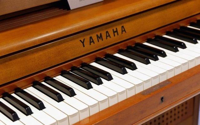 tai-sao-dan-piano-yamaha-dang-de-ban-dau-tu